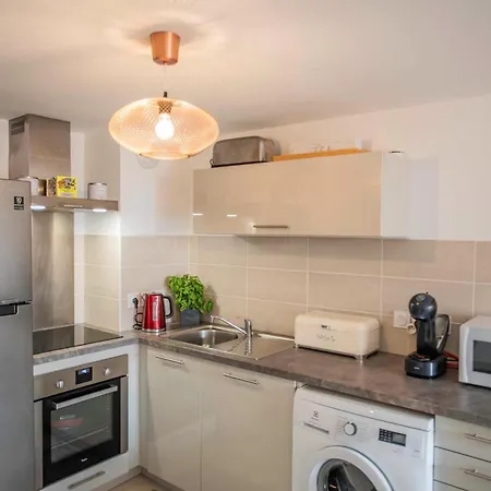 Maison Du Port Apartment