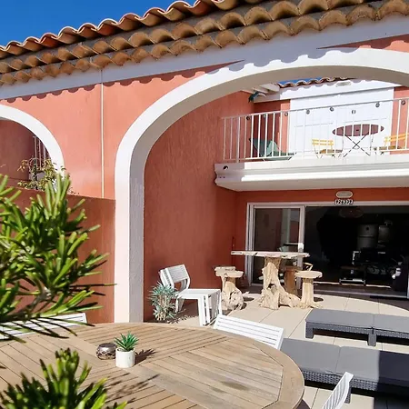 Maison Du Port Apartment