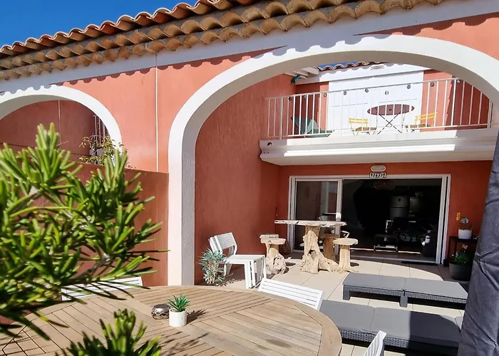 Maison Du Port Apartment