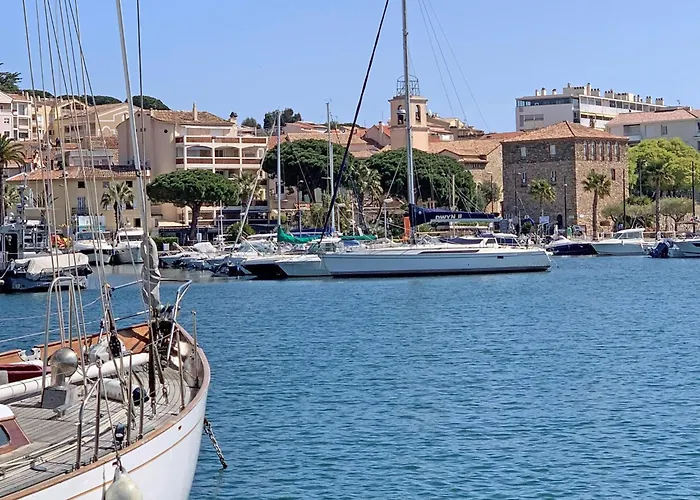 Maison Du Port Apartment *